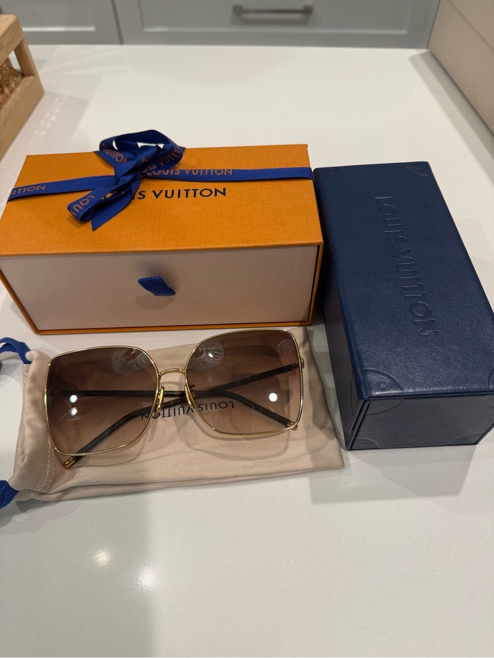Louis Vuitton Women's Square Sunglasses in Gold and Brown like new $675 retail